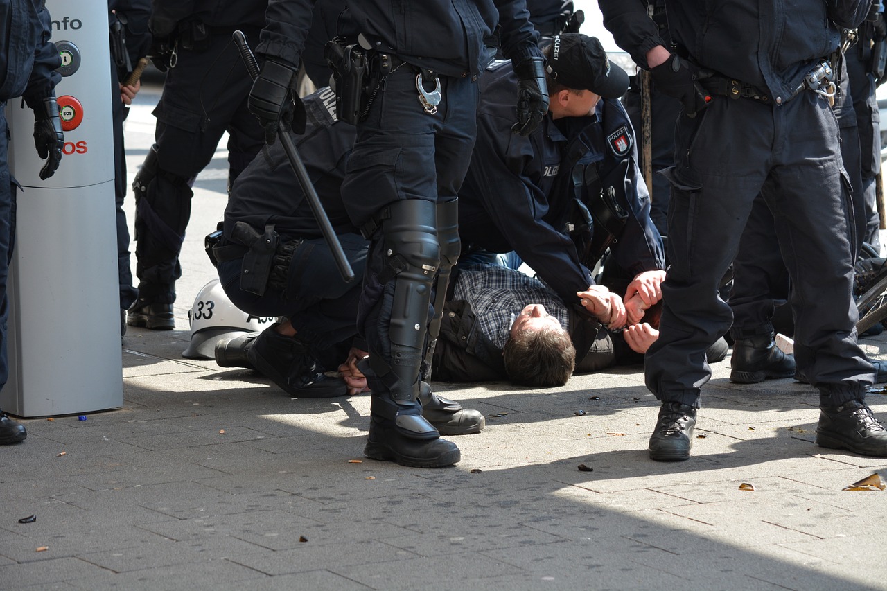 arrest-1399968_1280