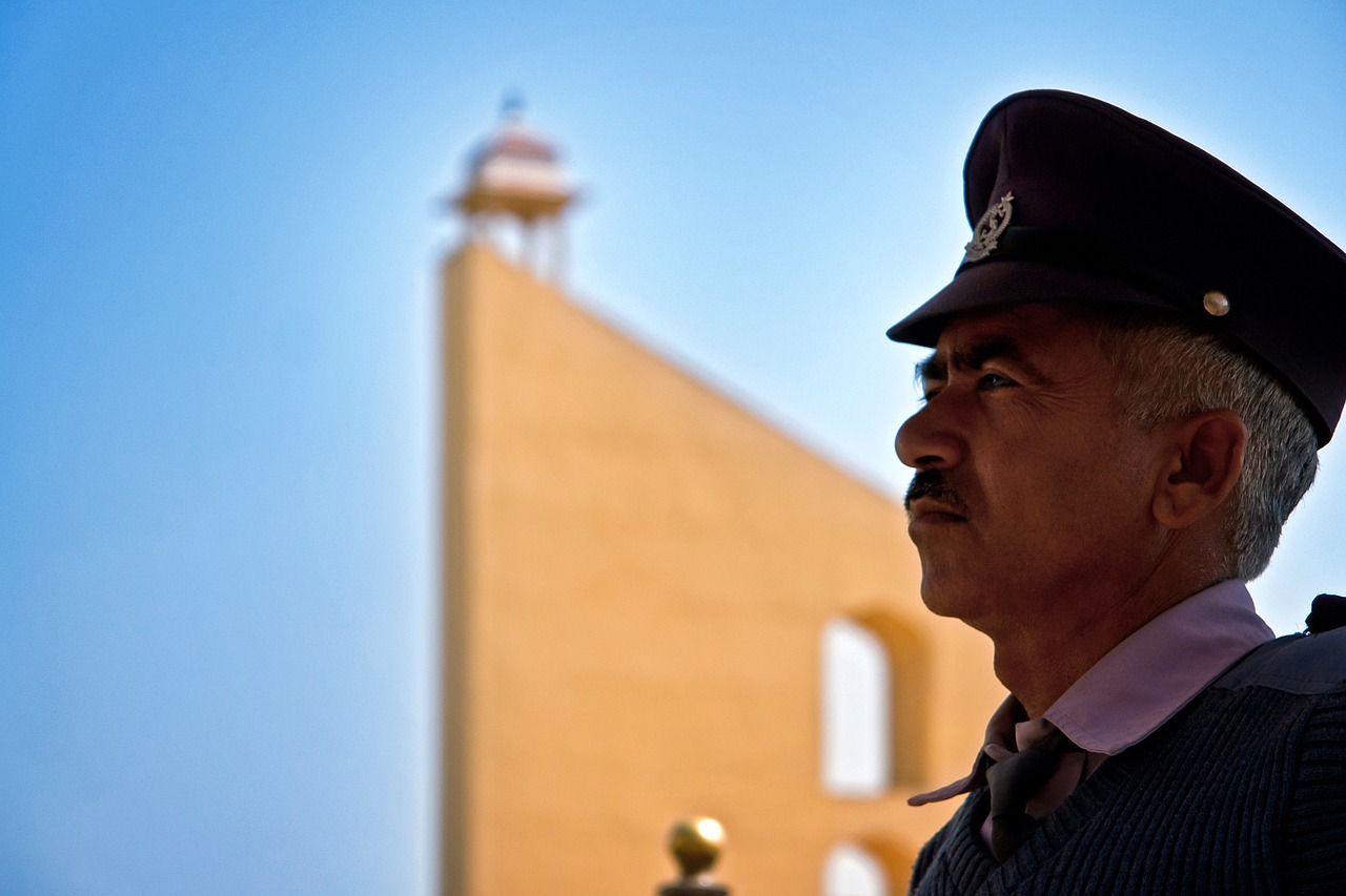 guard-1182835_1280