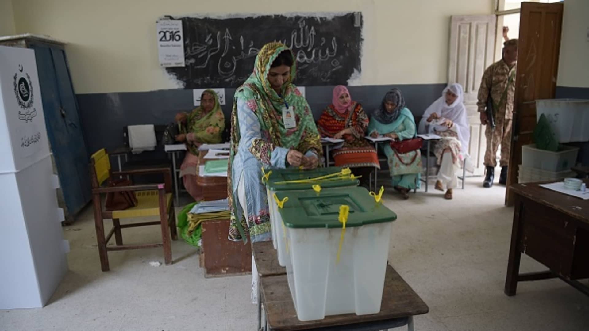 105350886-1532499473160pakistanelectionvoting
