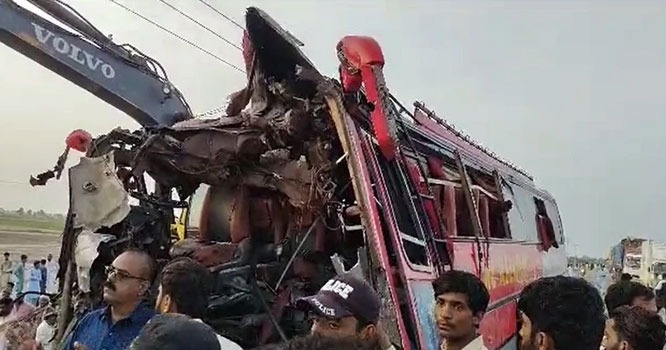 نواب شاہ ، مسافر بسوں کے درمیان تصادم ،8افراد جا ں بحق، 60سے زائد زخمی