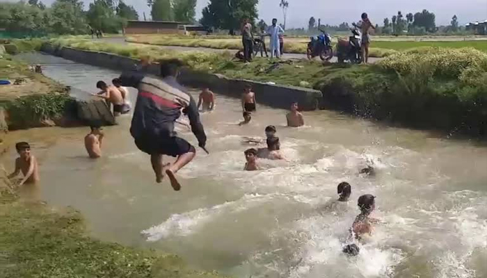 islamabad-nullah-swimming