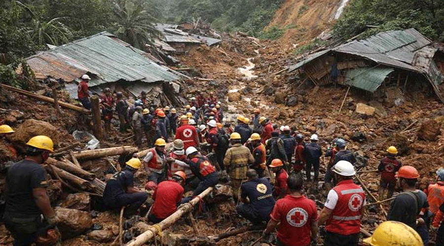 Philippines-Landslide-kills-7,-including-4-from-same-family