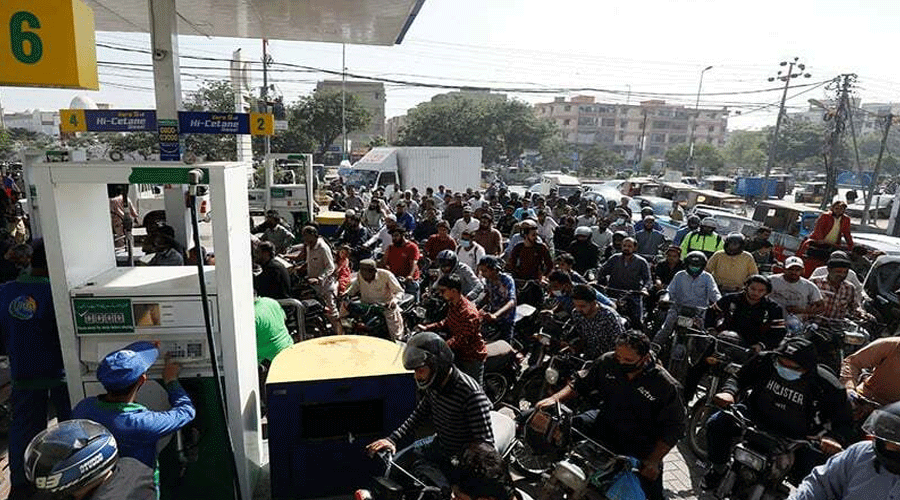 Despite-the-announcement,-petrol-did-not-become-cheaper,-resulting-in-a-strong-public-reaction.