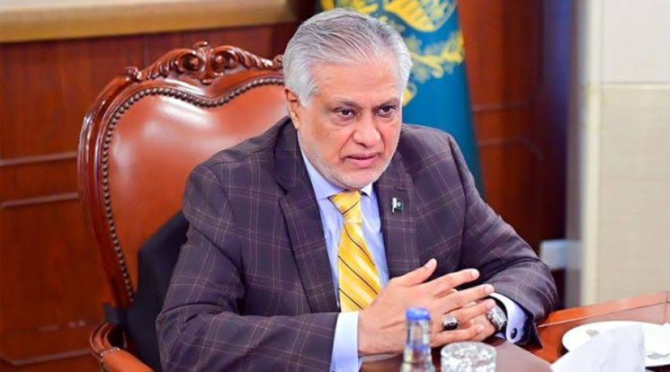 امریکا سے رہا ایرانی شہری وطن واپسی کیلئے کراچی پہنچ گئے،اسحاق ڈار