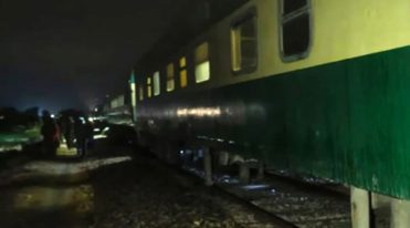 بڑی خبر، ہزارہ ایکسپریس کی بوگی میں اچانک آگ بھڑک اٹھی،ریسکیو آپریشن جاری