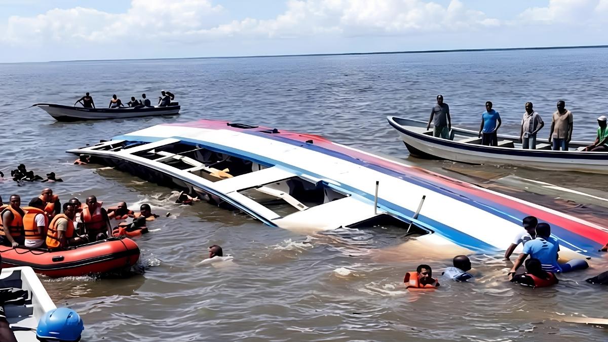 Dozens of people lost their lives in the ferry accident فیری حادثے میں درجنوں افراد جان کی بازی ہار گئے