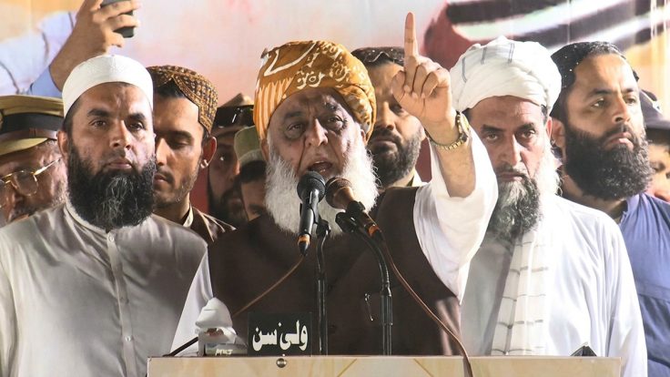 مولانا فضل الرحمان کے متنازع بیان پر ملکی سیاسی قیادت برہم، معافی کا مطالبہ