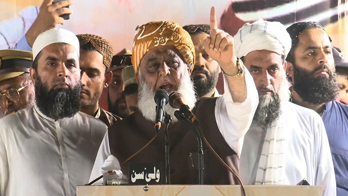 مولانا فضل الرحمان کے متنازع بیان پر ملکی سیاسی قیادت برہم، معافی کا مطالبہ
