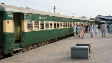 ٹرین سروس معطل رہنے کا امکان،مسافروں کو پیشگی اطلاع