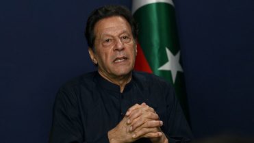 وزیراعظم شہباز شریف سے بڑا مطالبہ، سابق کرکٹرز کپتان عمران خان کے حق میں سامنے آگئے