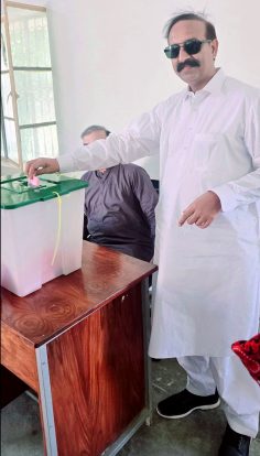 بچوں سے زیادتی کے الزامات کے باوجود سابق وزیر الیکشن جیت گئے 