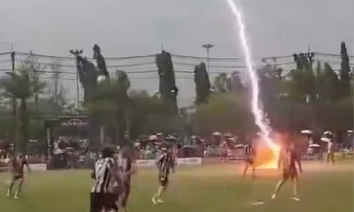 افسوسناک حادثہ، آسمانی بجلی گرنے سے فٹبال کھلاڑی دم توڑ گیا
