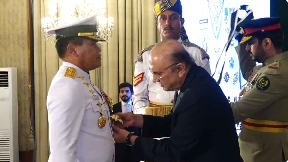 صدر مملکت کا انڈونیشین نیول چیف کو بڑا اعزاز، نشان امتیاز عطا کردیا