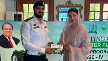 وزیراعلیٰ پنجاب نے ٹریفک وارڈن کی فرض شناسی کو سراہتے ہوئے شاباش دی
