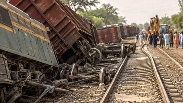 ریلوے سروس معطل، مال بردار ٹرین کی بوگی پٹری سے اتر گئی