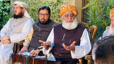 خیبر پختونخوا میں گورنر راج اور ایمرجنسی جمہوریت پر شب خون ہے، مولانا فضل الرحمان