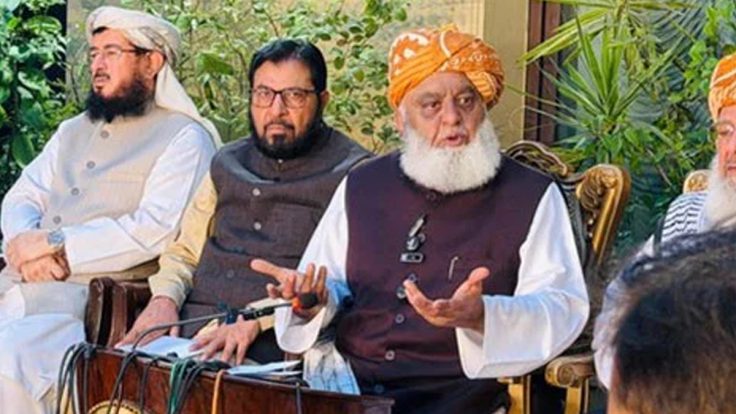 خیبر پختونخوا میں گورنر راج اور ایمرجنسی جمہوریت پر شب خون ہے، مولانا فضل الرحمان
