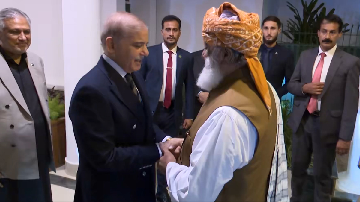 Maulana Fazlur Rehman meets Prime Minister Shehbaz Sharif, holds important consultations on the situation in Khyber Pakhtunkhwa وزیراعظم شہباز شریف سے مولانا فضل الرحمان کی ملاقات، خیبر پختونخوا کی صورتحال پر اہم مشاورت