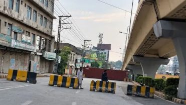 پشاور میں موبائل فون سروس بند، ریڈ زون سیل، بی آر ٹی سروس بھی معطل