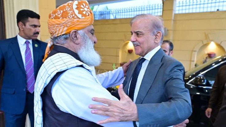 وزیراعظم شہباز شریف کا مولانا فضل الرحمان سے رابطہ، اہم ملاقات جلد متوقع