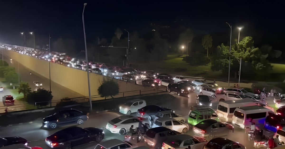 مارگلہ انکلیو انڈر پاس حادثہ، ایکسویٹر مشین سے لائٹس ٹوٹ گئیں